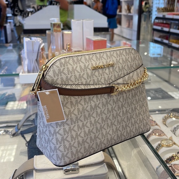 MICHAEL KORS Jet Set Medium Logo Dome Satchel Crossbody 
Vanilla 
NWT - Picture 16 of 16